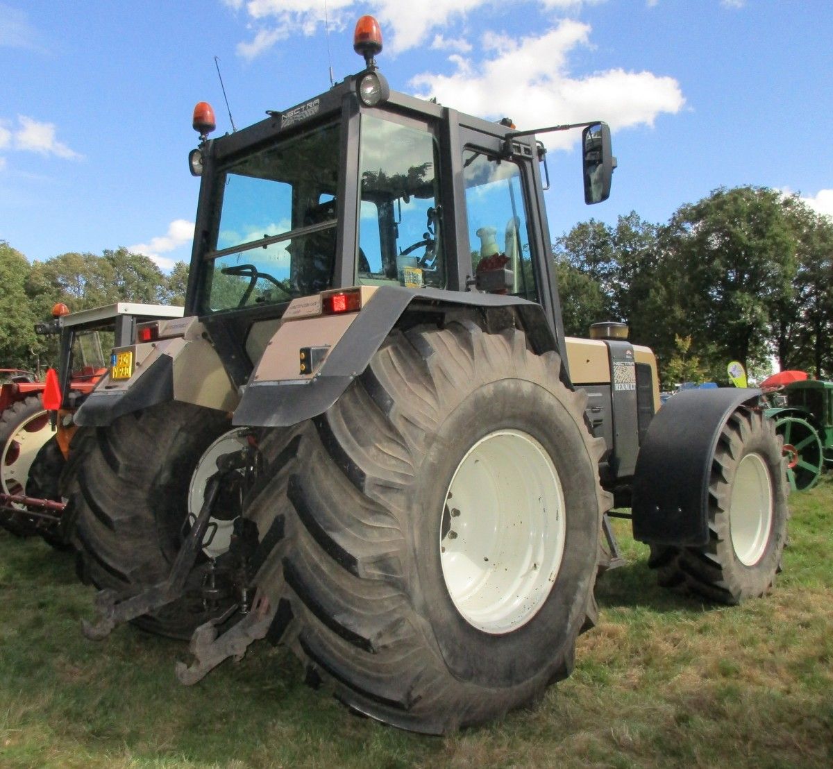 Fieldside Classic: 1992 Renault 155.54 Nectra - Agro-Luxobarge In Optima Forma 2 1992 Renault 155-54 Nectra - 2