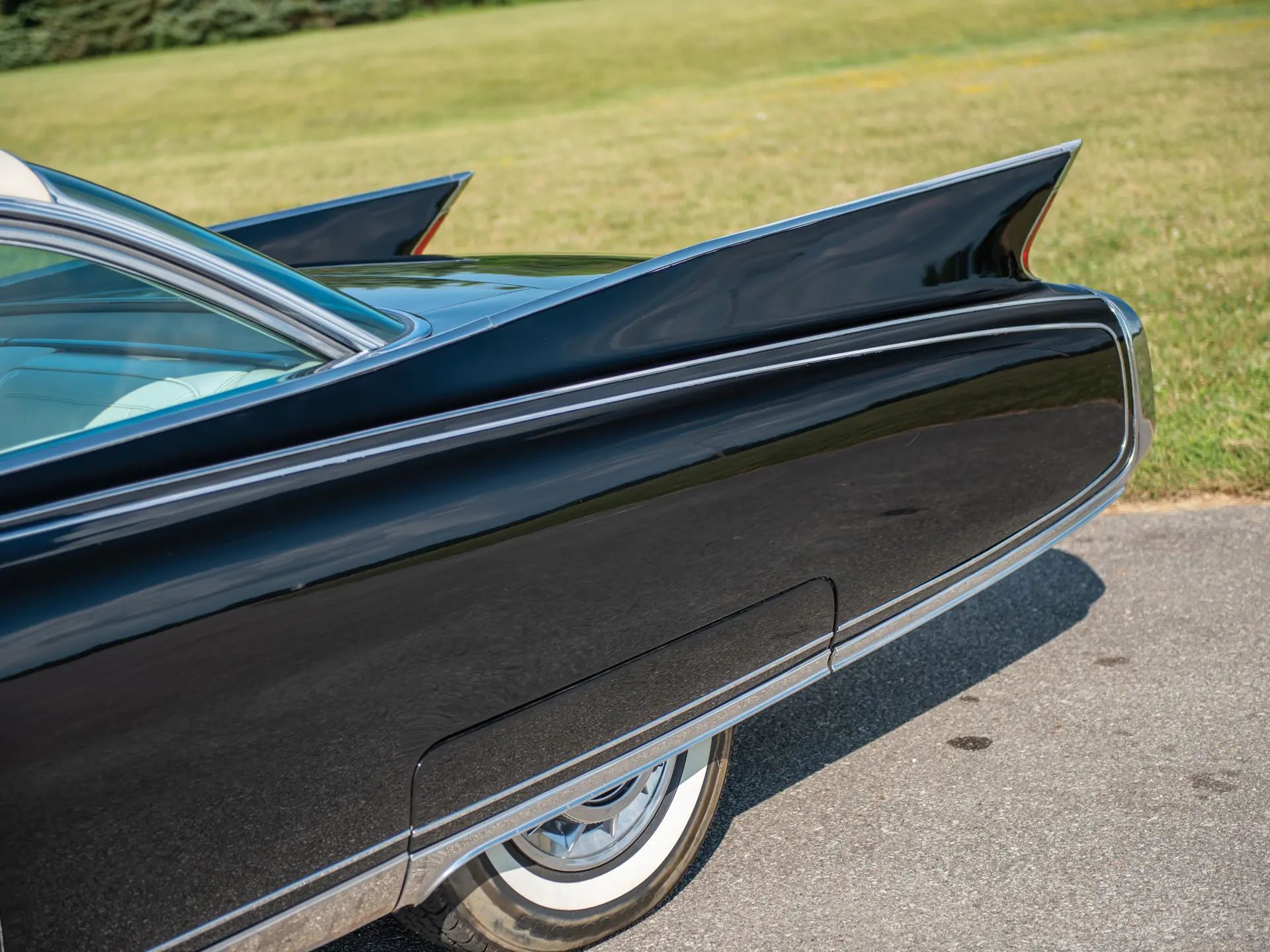 1960 Cadillac Fleetwood Sixty Special: Enviably Green, But No A/C 12 Tail fin and rear fender of a black 1960 Cadillac Eldorado Seville