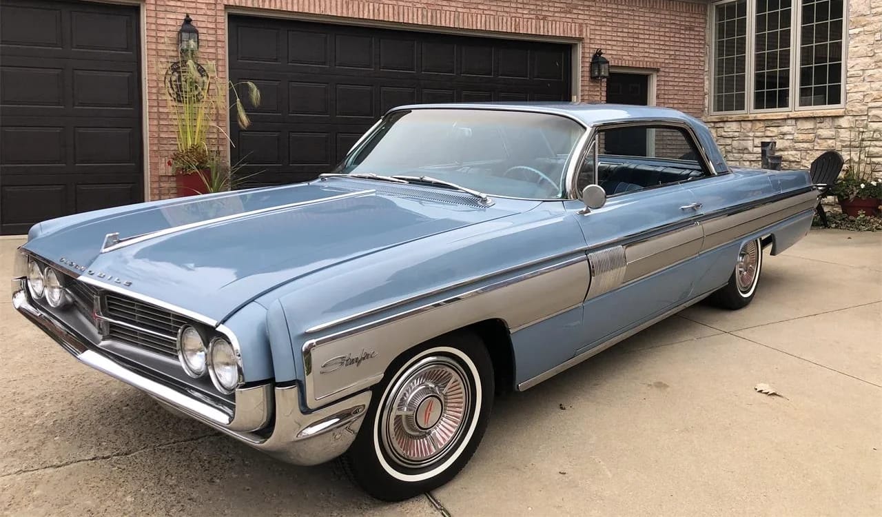 1966 Oldsmobile Starfire: The Last Full-Size Starfire, Lost In the Shadow Of The Toronado 3 Left front 3q view of a 1962 Oldsmobile Starfire coupe