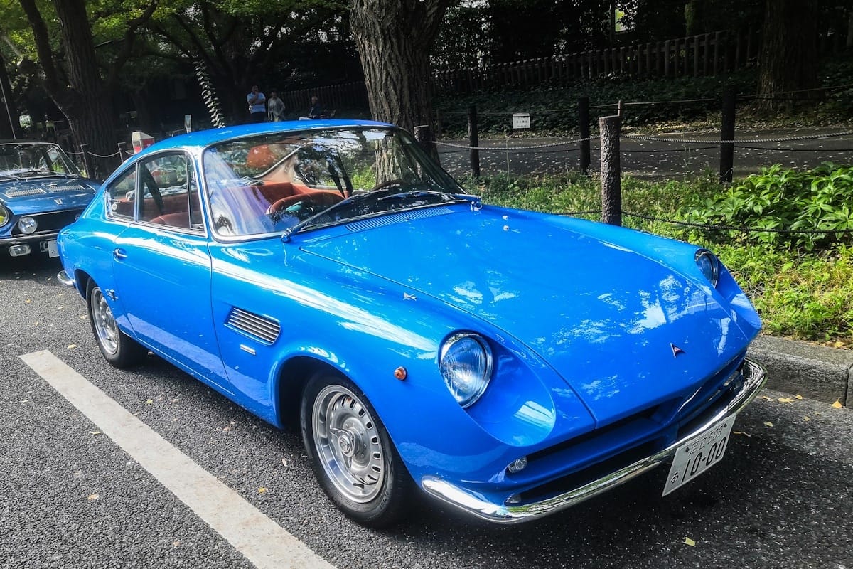 A poor little orphan, all alone and so very blue. Makes your heart melt, doesn’t it? The story of the ASA 1000 GT is kind of tragic. Its father, Enzo [&hellip;]