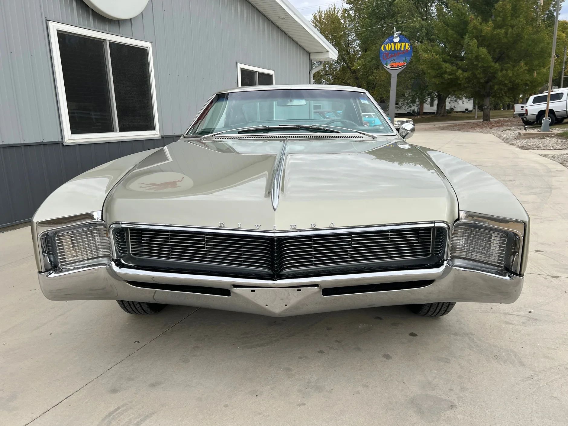 1966 Buick Riviera Versus 1966 Oldsmobile Toronado – Closely Related, Yet So Different (Part 1) 9 Front view of a Silver Green 1966 Buick Riviera