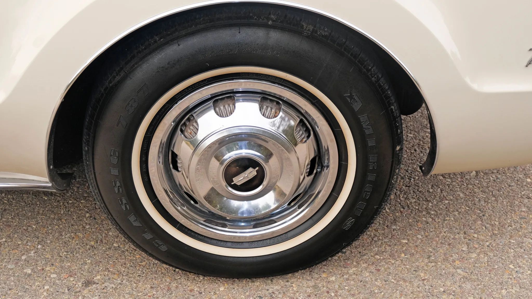 1966 Buick Riviera Versus 1966 Oldsmobile Toronado – Closely Related, Yet So Different (Part 1) 30 Whitewall tire on spider wheel of an Almond Beige 1966 Oldsmobile Toronado Deluxe