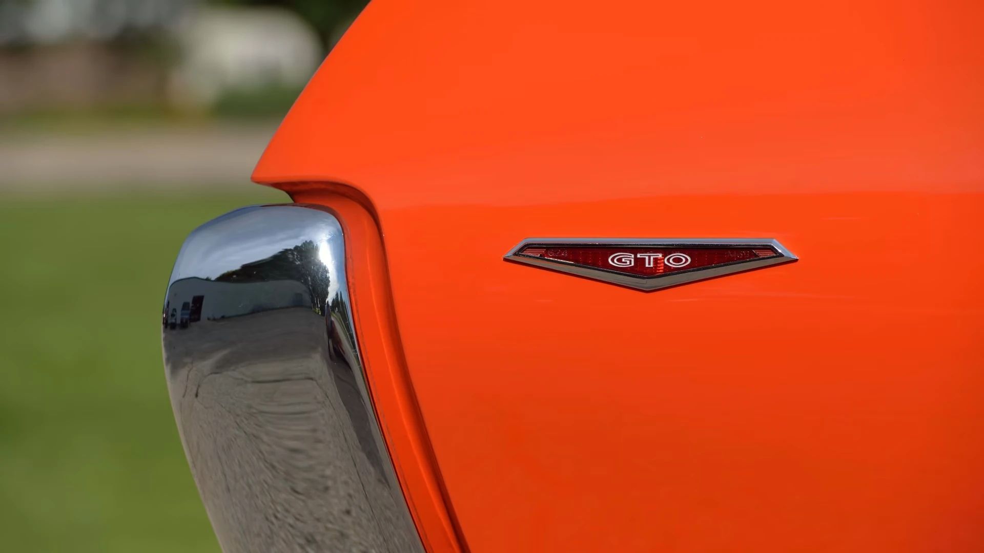 GTO badge on the right rear fender of a Carousel Red 1969 Pontiac GTO Judge