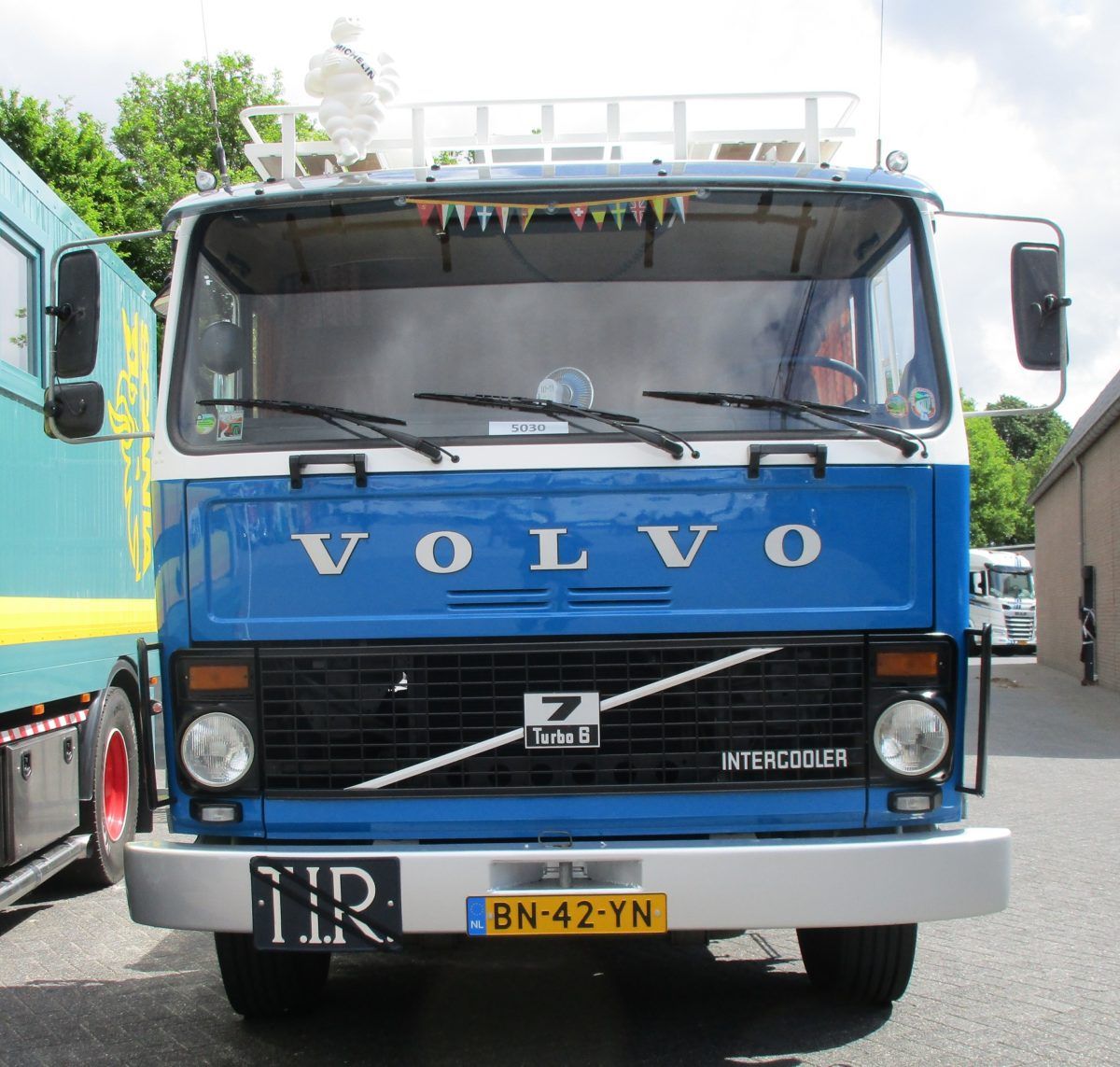 Truck Stop Classic: 1982 Volvo F720 4x2 Tractor – Volvo-Worthy 'Club of Four' Cabover 6 Stefan Bloemen - 1982 Volvo F7 sleeper cab 4x2 tractor - 6