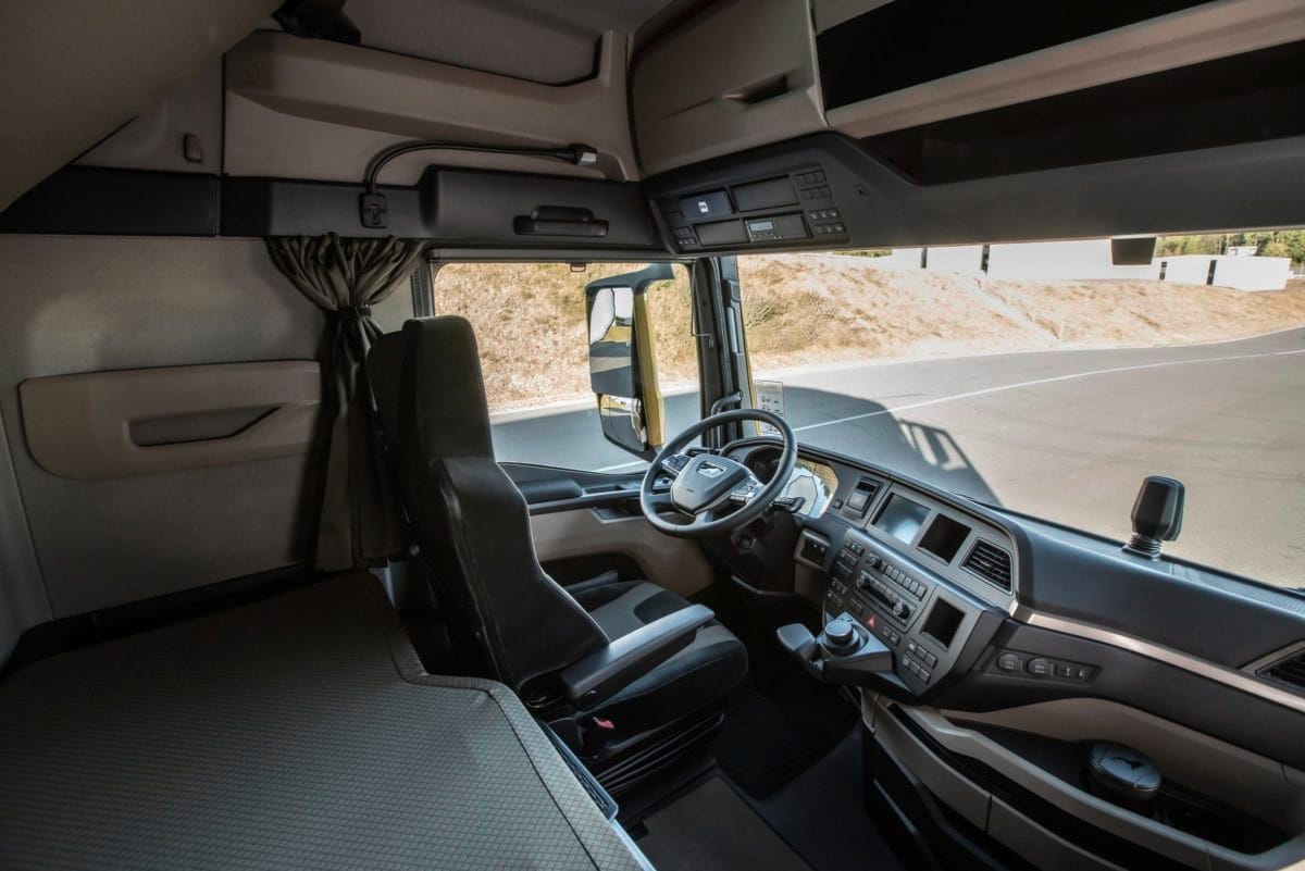 CC Global: 2023 MAN TGX 6x2 Tractor - Personal Luxury Cabover 4 Manders - 2023 MAN TGX 6x2 tractor - 4