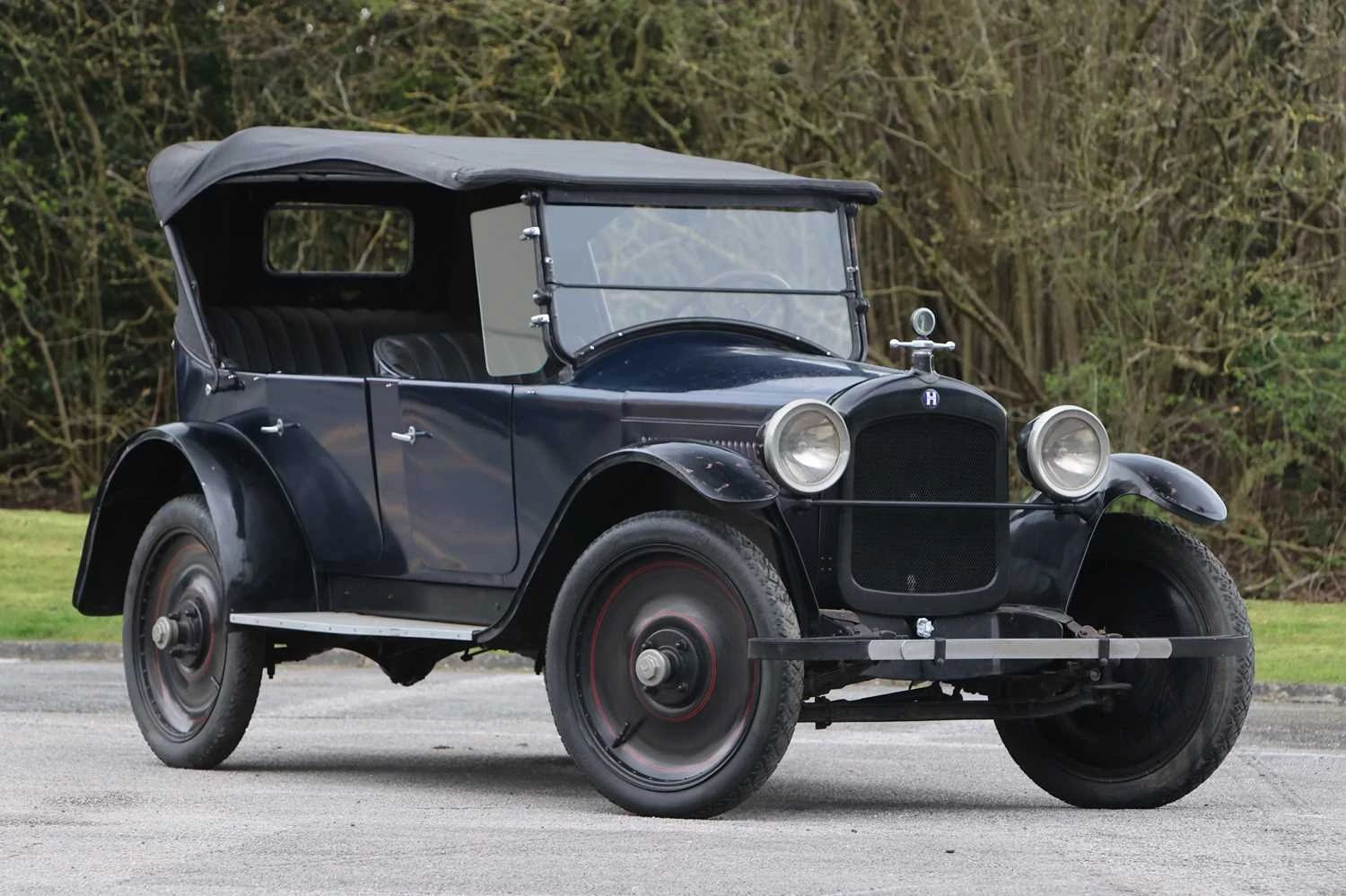 Right front 3q view of a dark blue 1923 Hupmobile four-door touring car with the top up