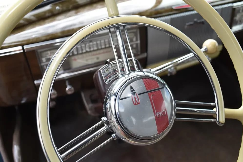 Steering wheel and Hydra-Matic shifter in a 1940 Oldsmobile Series 90 sedan