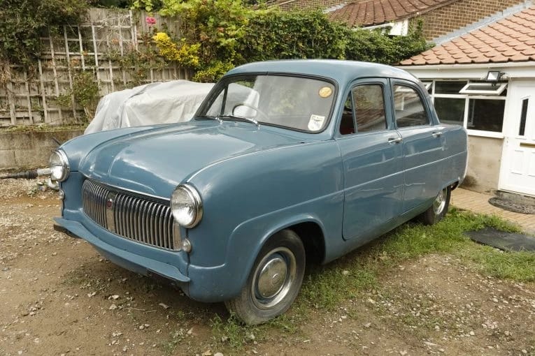 Left front 3q view of a Winchester Blue 1951 Ford Consul saloon