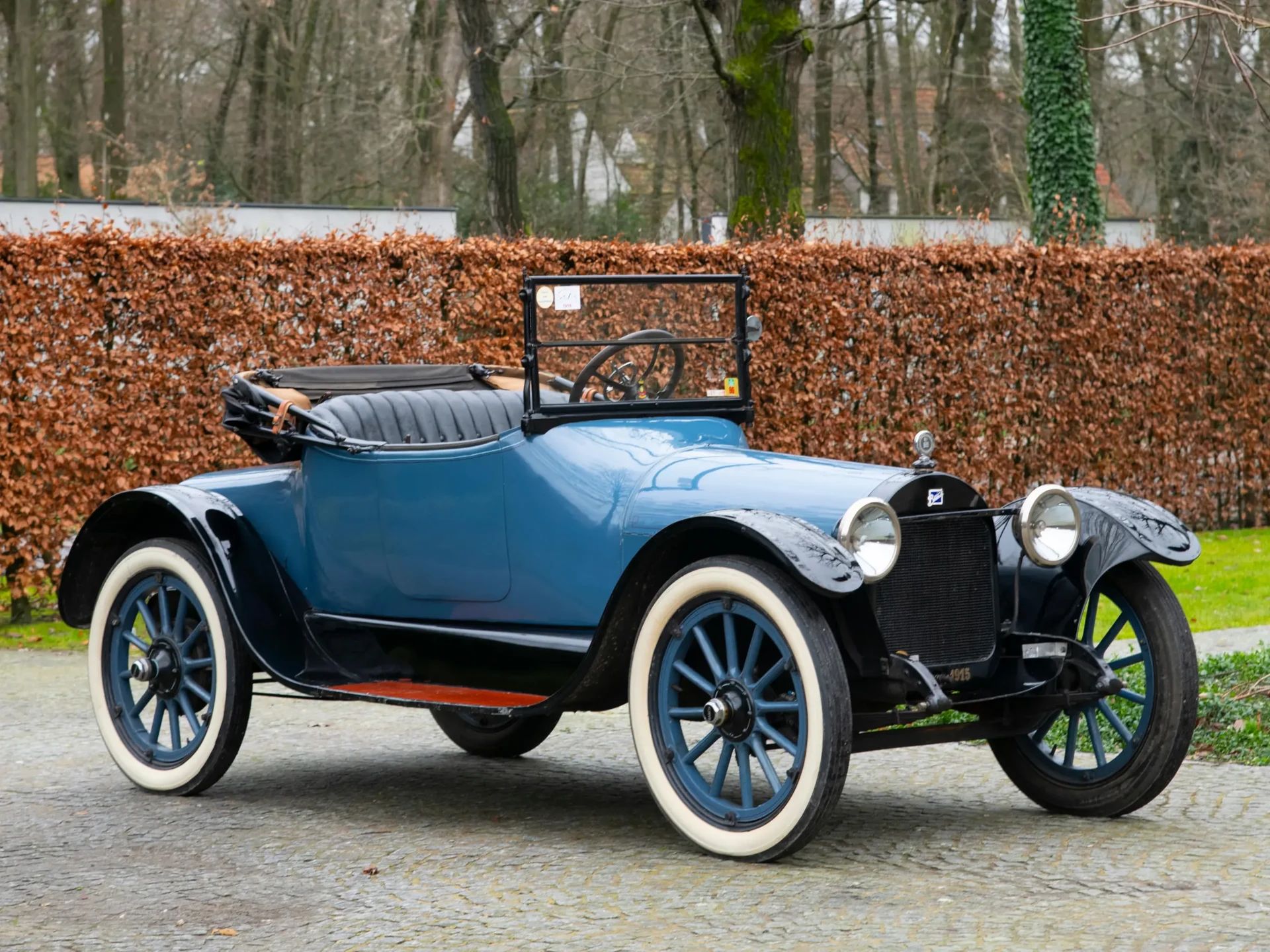1929 Synchro-Mesh Transmission: How An Engineer From Oregon Took The Clash Out of Shifting Gears 7 Front 3q view of a blue 1916 Buick Model D-44 roadster with whitewall tires
