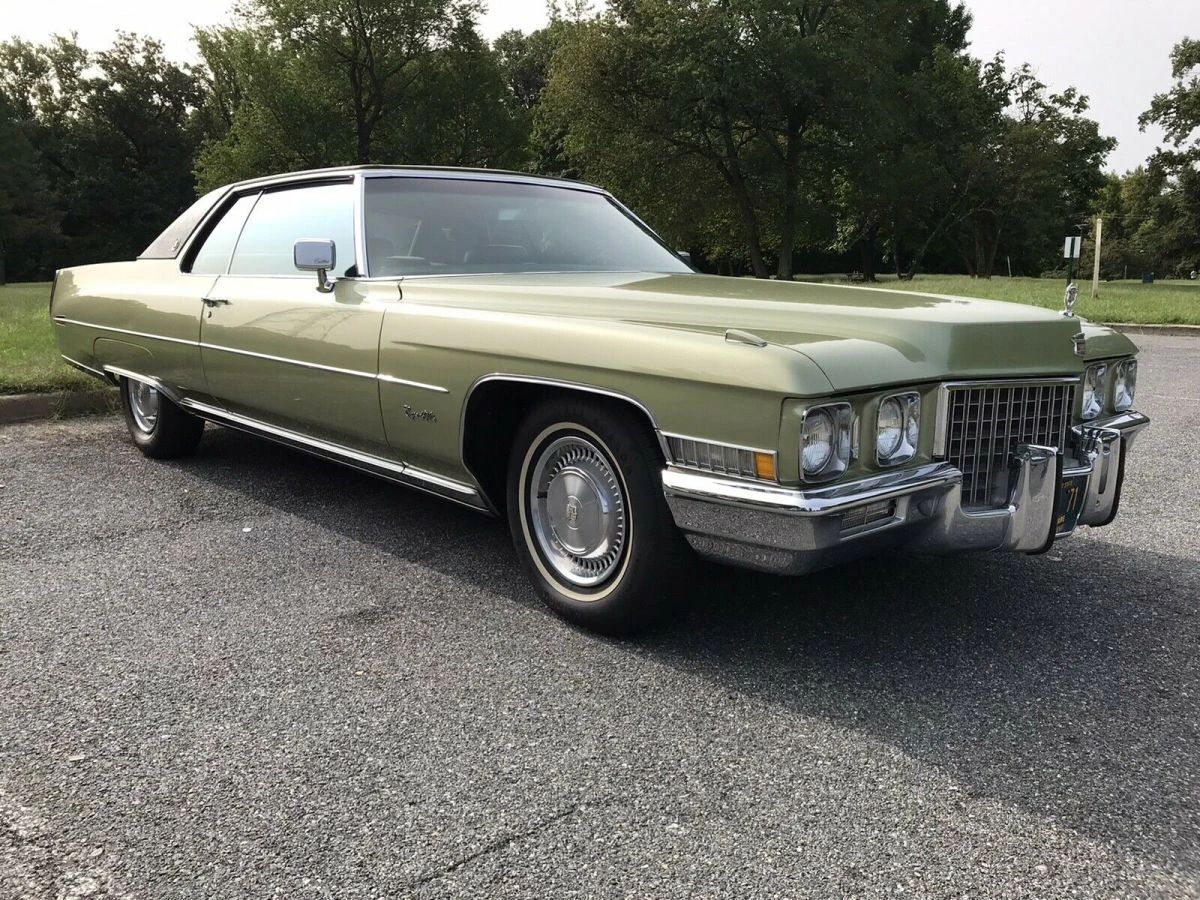 Decade De Ville: Cadillac's Bestselling '70s De Villes 8 Right front 3q view of a green 1971 Cadillac Coupe de Ville with a black vinyl top