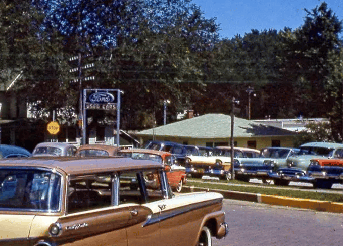 Vintage Dealer Photo: New '59 Fords At The Lot, Ready To Be Driven Away 3 Captura de pantalla 2025 11 12 14.07.17