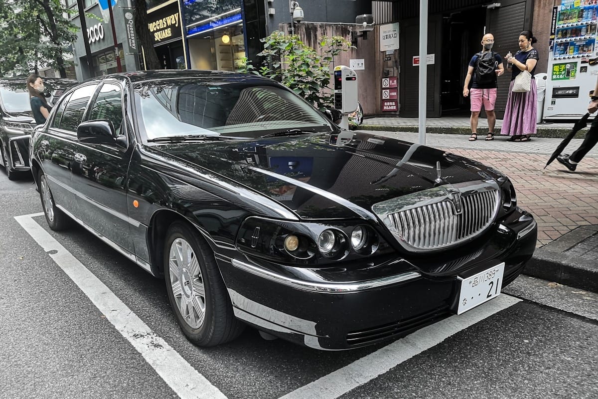 Look at that, a coelacanth out of water! The venerable Panther-based Town Car has now been out of production for a decade and a half, yet its final iteration has [&hellip;]