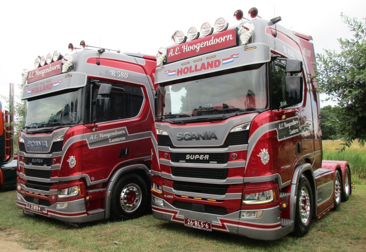 Hoogendoorn - Scania R580 V8 and R450 6x2/4 tractors