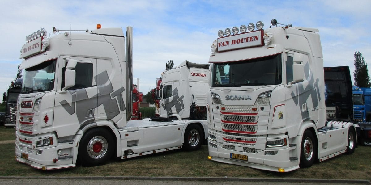 Van Houten - Scania R530 V8 and S450 4x2 tractors