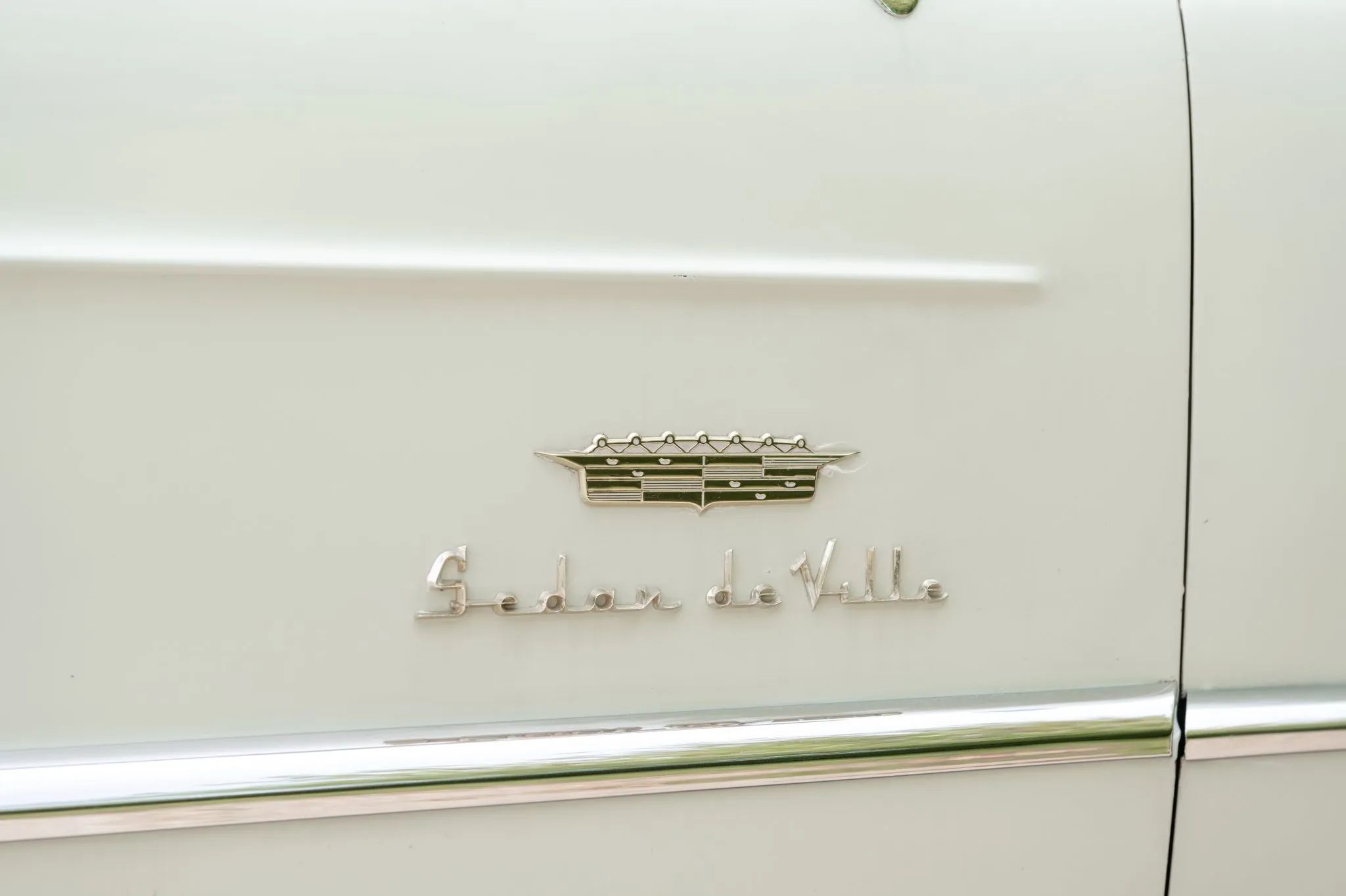 From Flattop To Formal: Cadillac's 1959–1964 Four-Window And Six-Window Four-Door Hardtops 2 Sedan de Ville lettering on the fender of a white 1956 Cadillac
