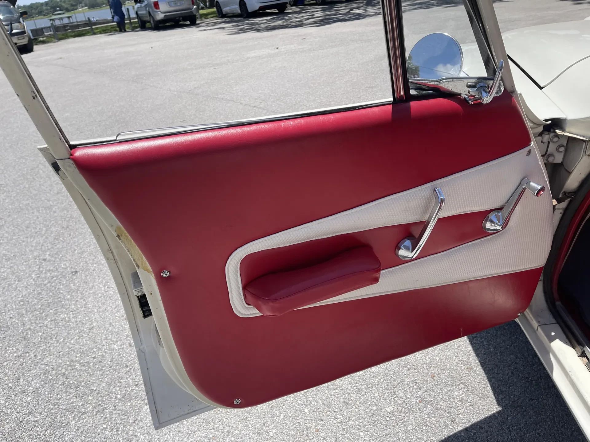 1960–1962 Plymouth Valiant Versus 1986–1991 Ford Taurus – Closer Than They Appear 14 Driver's door trim of a white 1961 Plymouth Valiant V200 with red interior