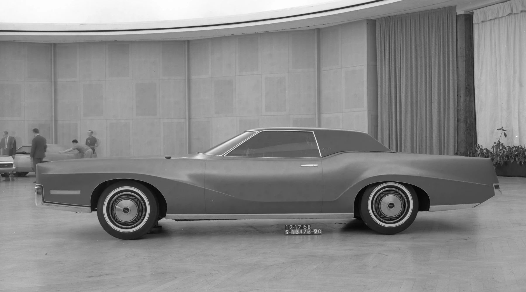1977 Lincoln Continental Mark V: Bigger Than Ever, This Defiant Dinosaur Was Rolling In Green 8 Studio shot showing the left side of a full-size mock-up of a Lincoln Mark IV proposal