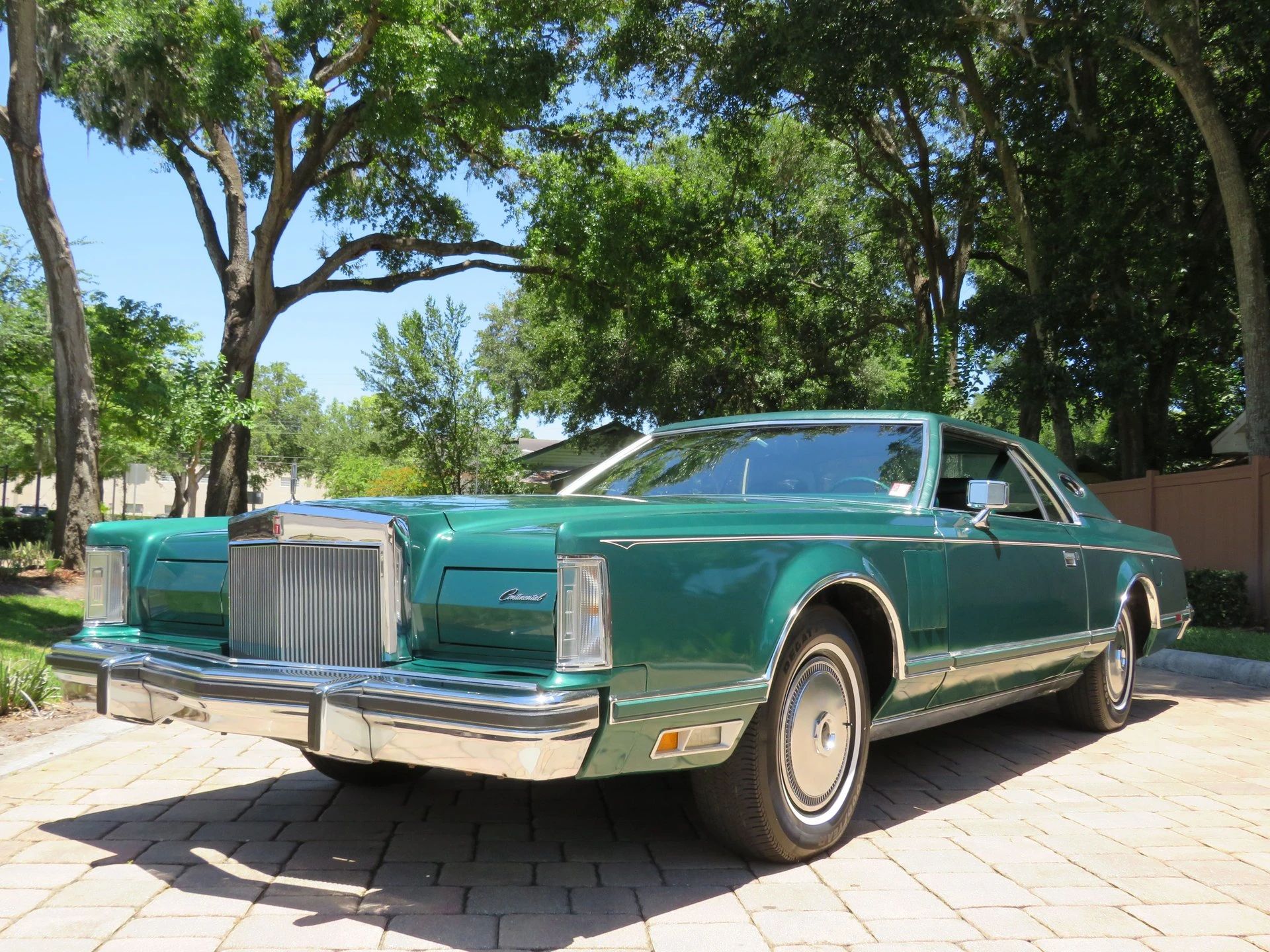 1977 Lincoln Continental Mark V: Bigger Than Ever, This Defiant Dinosaur Was Rolling In Green 24 Left front 3q view of a green 1977 Lincoln Continental Mark V