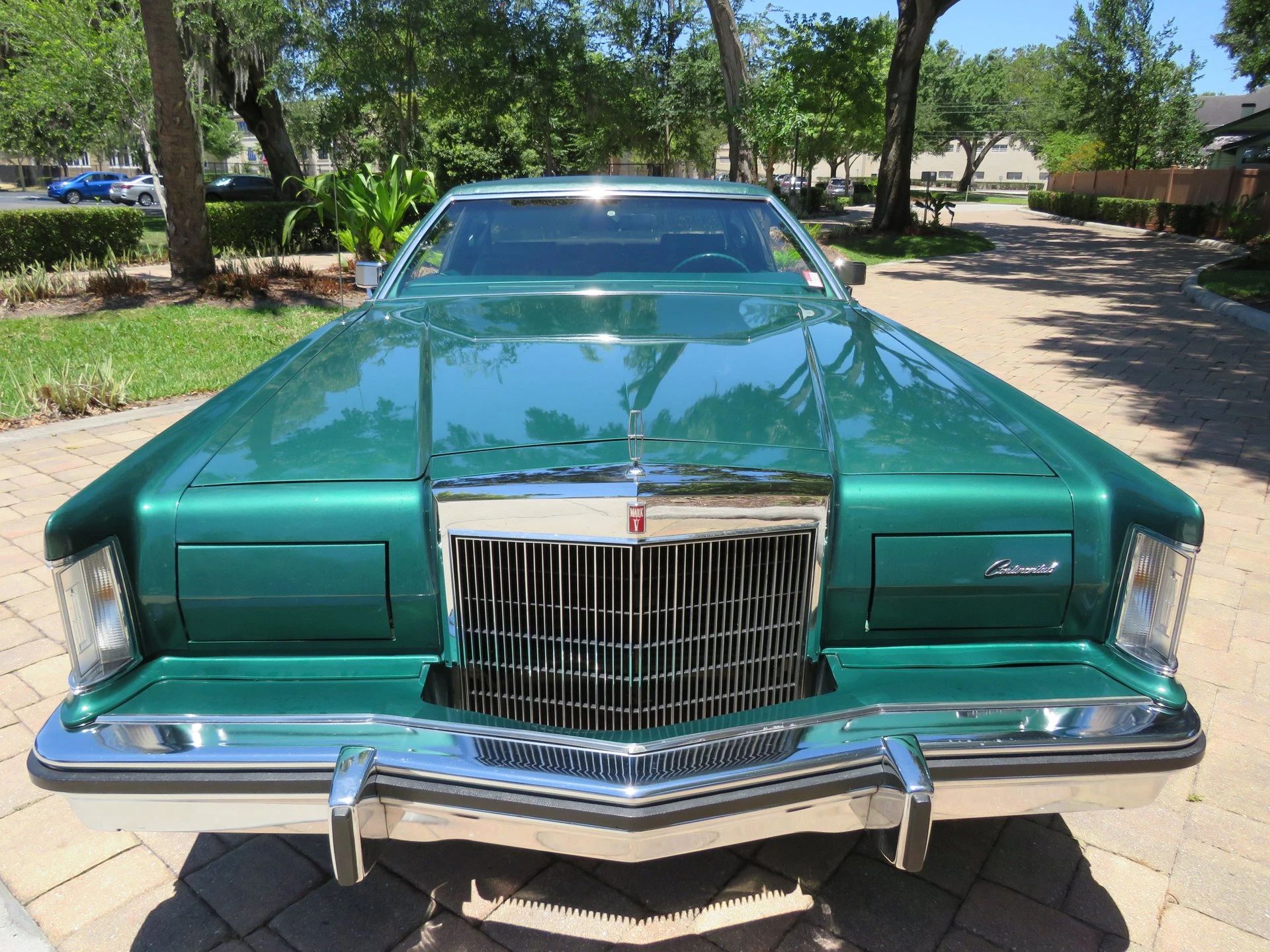 1977 Lincoln Continental Mark V: Bigger Than Ever, This Defiant Dinosaur Was Rolling In Green 2 Front view of a green 1977 Lincoln Continental Mark V