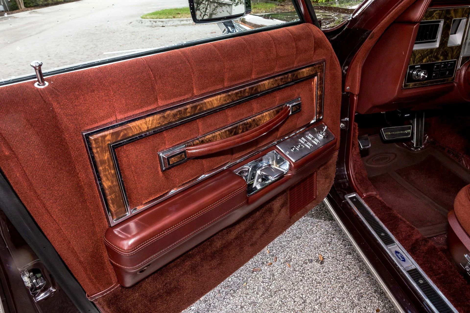 1977–1980 Lincoln Versailles: Slow-Selling, Cynical, But Very Profitable 11 Driver's door trim of a 1977 Lincoln Versailles with a Cordovan interior