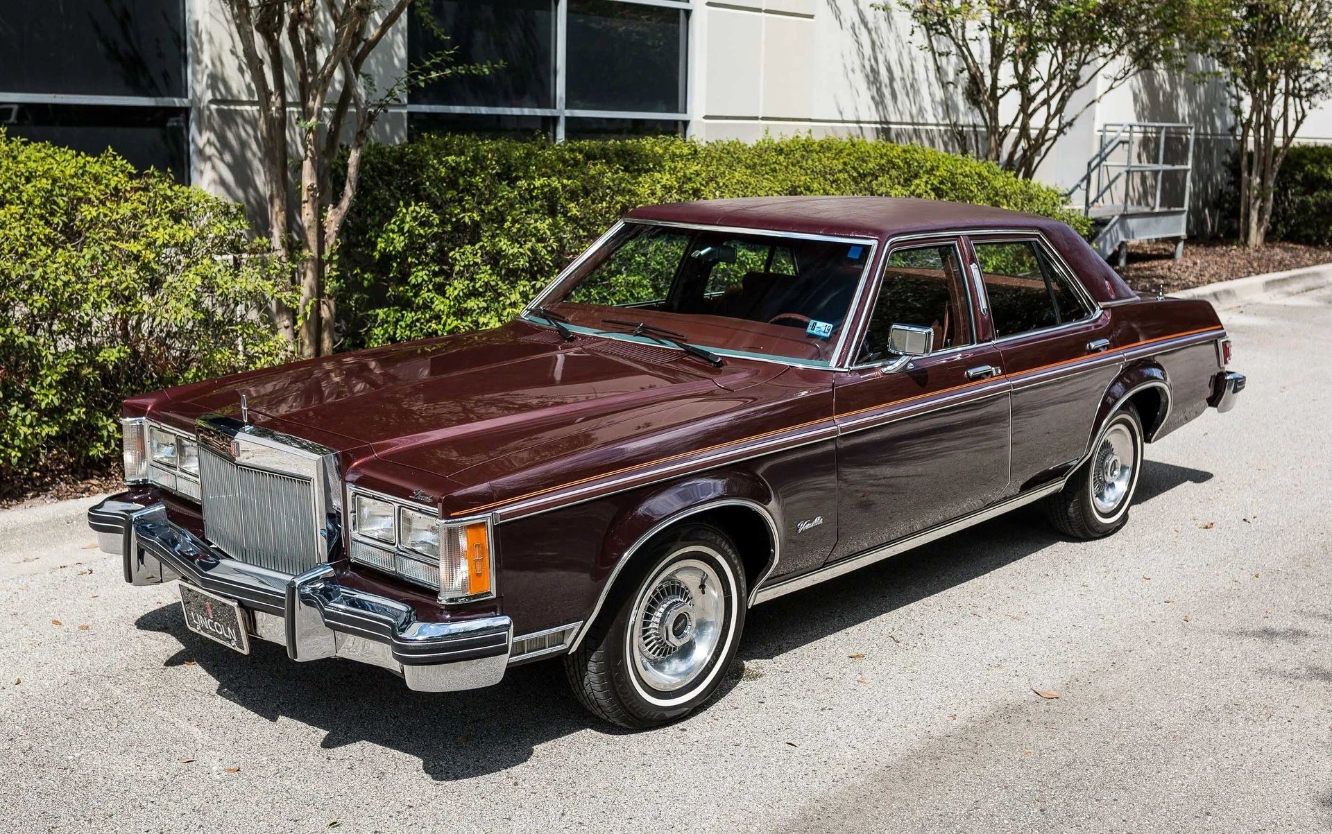 1977–1980 Lincoln Versailles: Slow-Selling, Cynical, But Very Profitable 4 High-angle front 3q view of a burgundy 1977 Lincoln Versailles