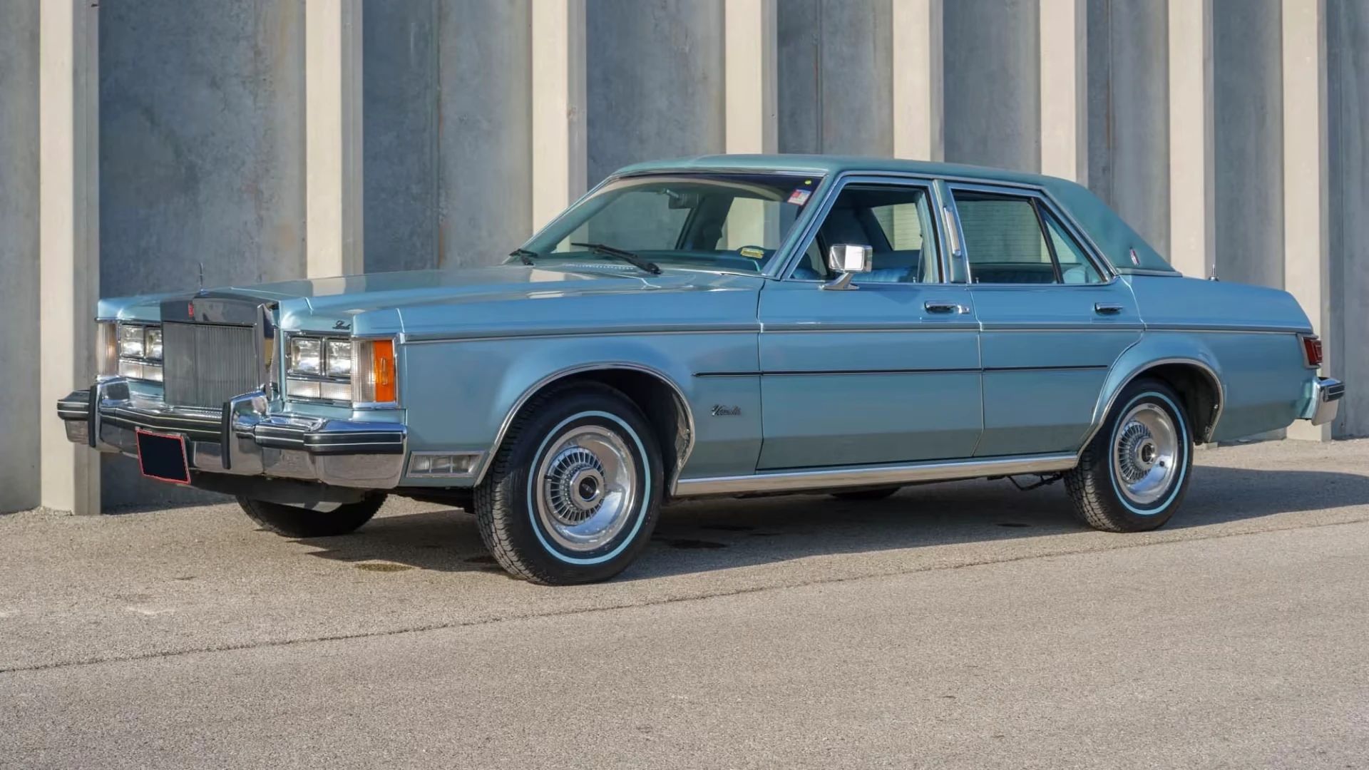 1977–1980 Lincoln Versailles: Slow-Selling, Cynical, But Very Profitable 18 Left front 3q view of a blue 1978 Lincoln Versailles