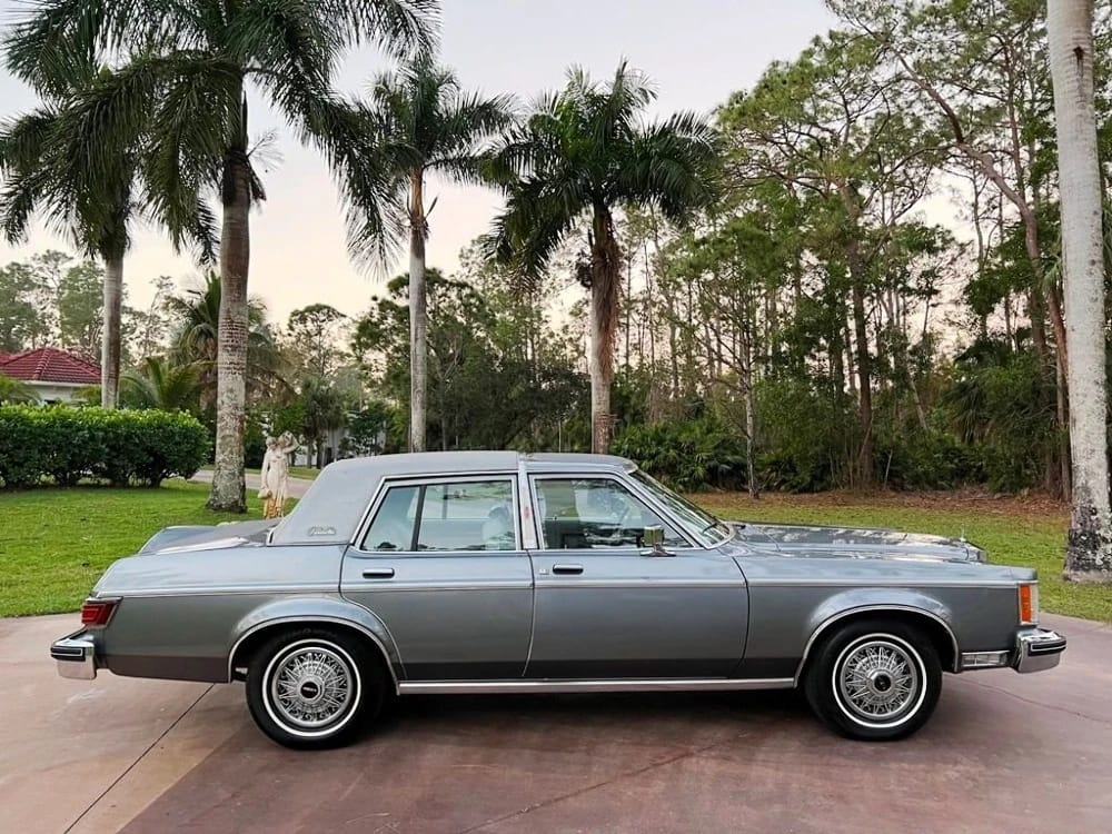 1977–1980 Lincoln Versailles: Slow-Selling, Cynical, But Very Profitable 22 Right side view of a gray 1979 Lincoln Versailles
