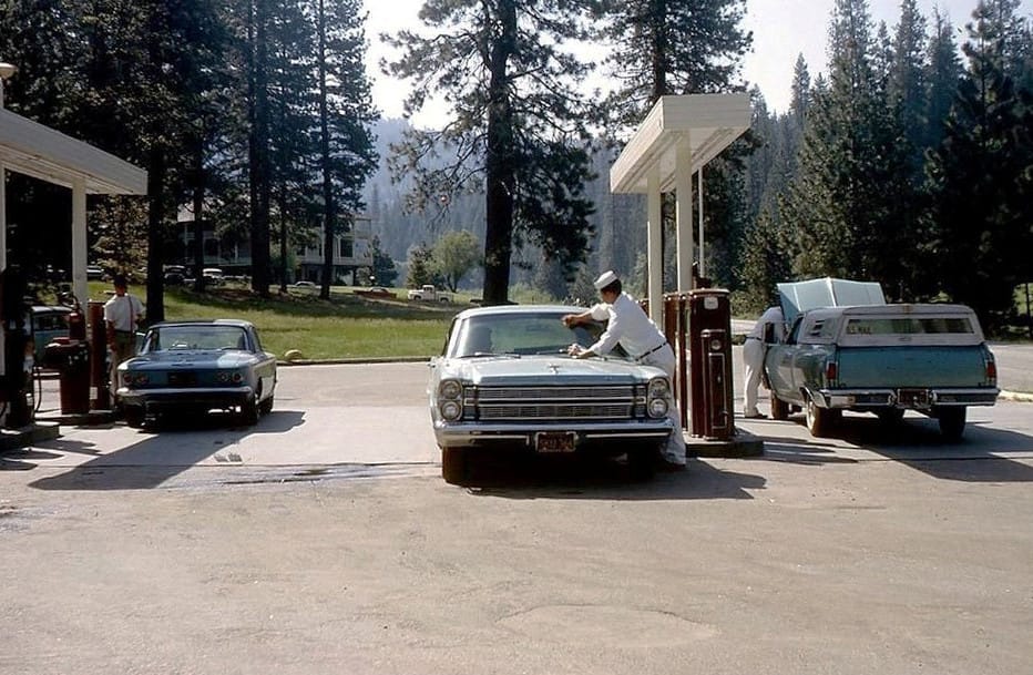 Fill 'Er Up! - Classic Gas Stations In The '50s, & '60s 7 Captura de pantalla 2025 01 17 01.22.12