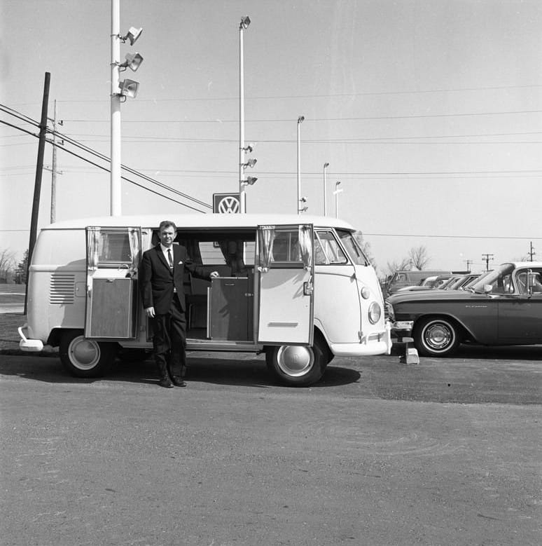 Step Back In Time To A VW Dealer's Early Days In 1966 8 Captura de pantalla 2025 04 13 19.23.15