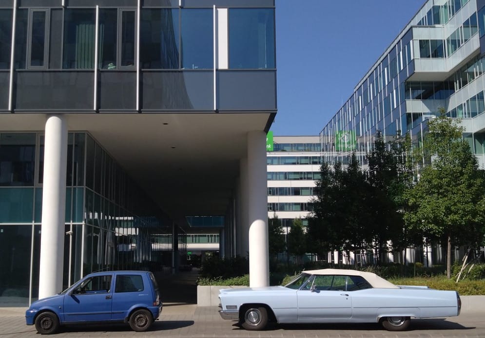 Unlikely Pair: 1968 Cadillac Convertible and 1997 Fiat Cinquecento Found In Hungary 10 Captura de pantalla 2025 08 10 16.04.26