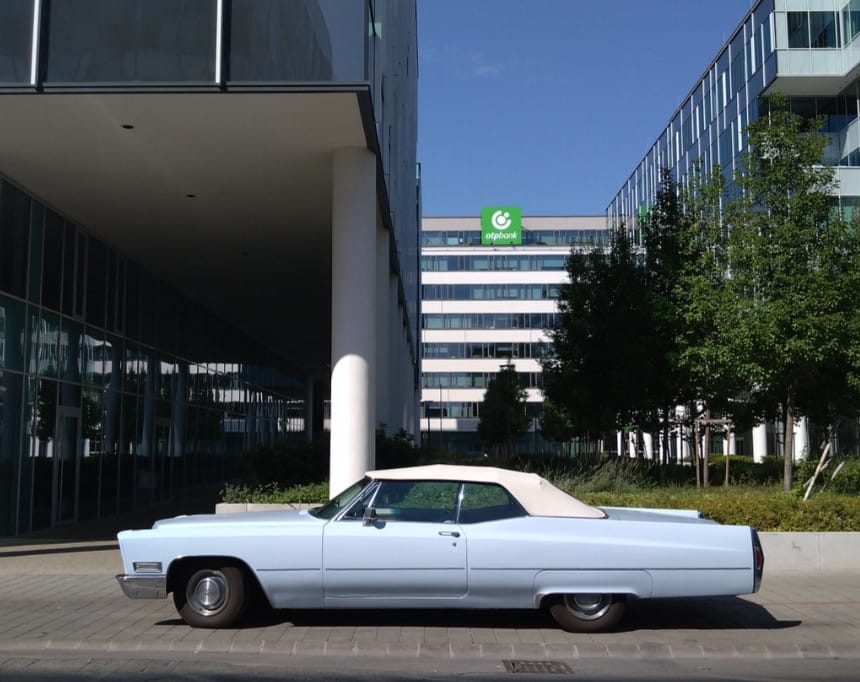 Unlikely Pair: 1968 Cadillac Convertible and 1997 Fiat Cinquecento Found In Hungary 6 Captura de pantalla 2025 08 10 16.04.47