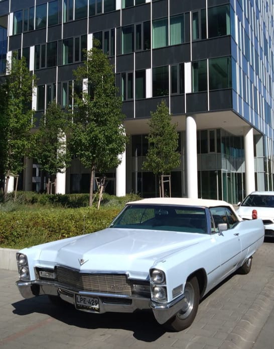 Unlikely Pair: 1968 Cadillac Convertible and 1997 Fiat Cinquecento Found In Hungary 7 Captura de pantalla 2025 08 10 16.04.50