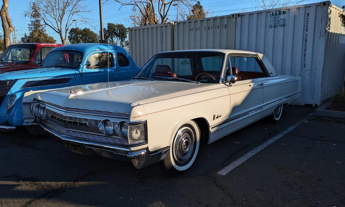 Rare Find: 1967 Imperial With Director's Chair Option - Chrysler's Luxury Statement 1 Captura de pantalla 2025 08 18 00.50.06