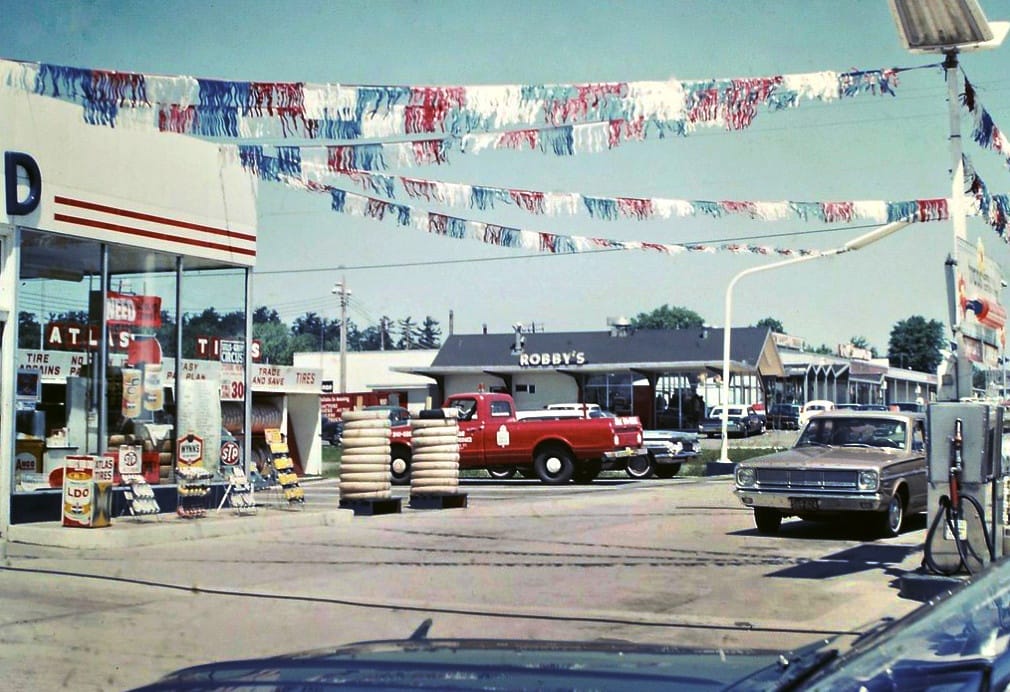 Fill 'Er Up! - Classic Gas Stations In The '50s, & '60s 8 Captura de pantalla 2025 08 26 23.25.57
