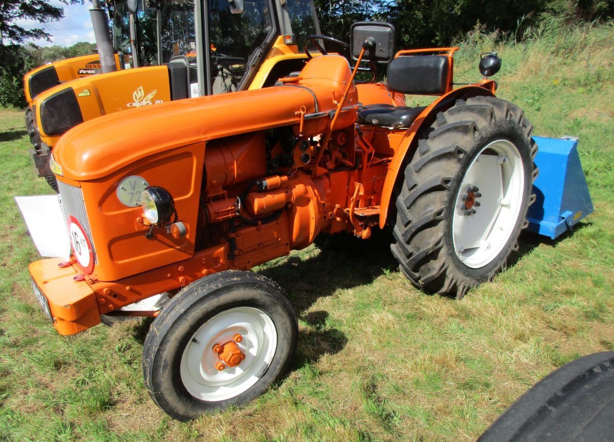 1960 Renault V72 R7052 tractor - 1