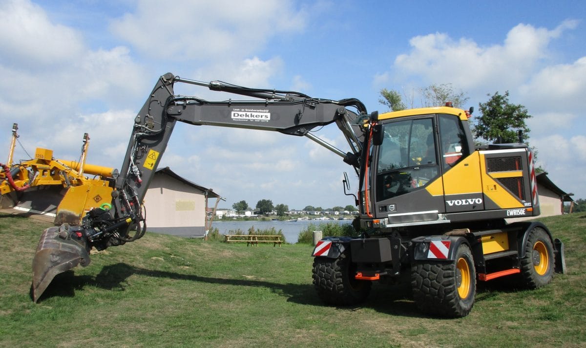 CC Global: 2024 And 2025 Harvest Days - Agro-Modernities And Their Supporters 28 Dekkers - Volvo EWR150E wheeled excavator