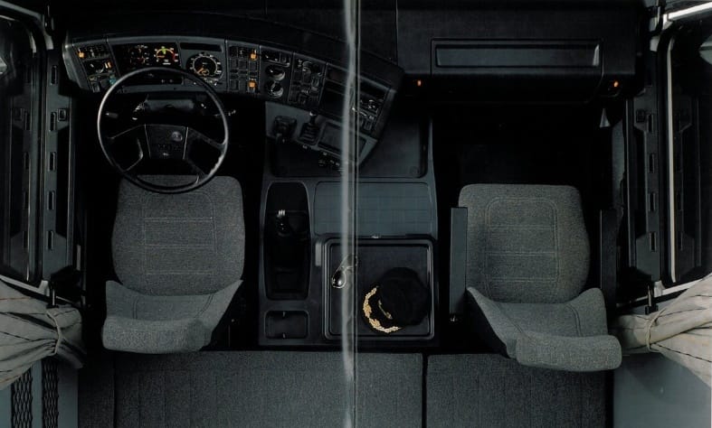Truck Show Outtake: 1995 Scania R143H-420 V8 Streamline 6x2 - What Truckers Wanted 5 Scania 3-series interior