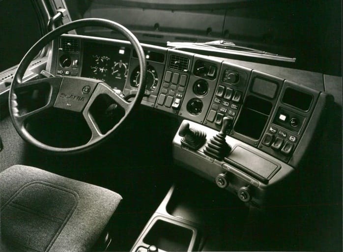Truck Show Outtake: 1995 Scania R143H-420 V8 Streamline 6x2 - What Truckers Wanted 6 Scania 143 dashboard