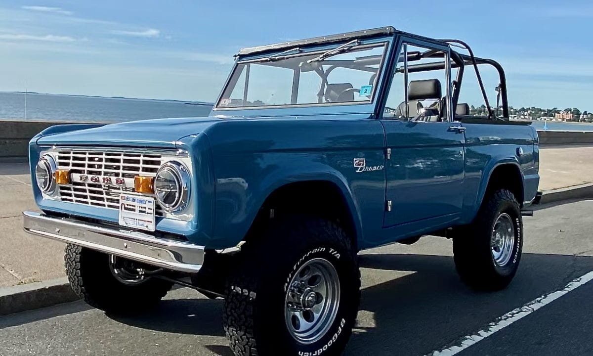 Photo of a blue 1973 Ford Bronco