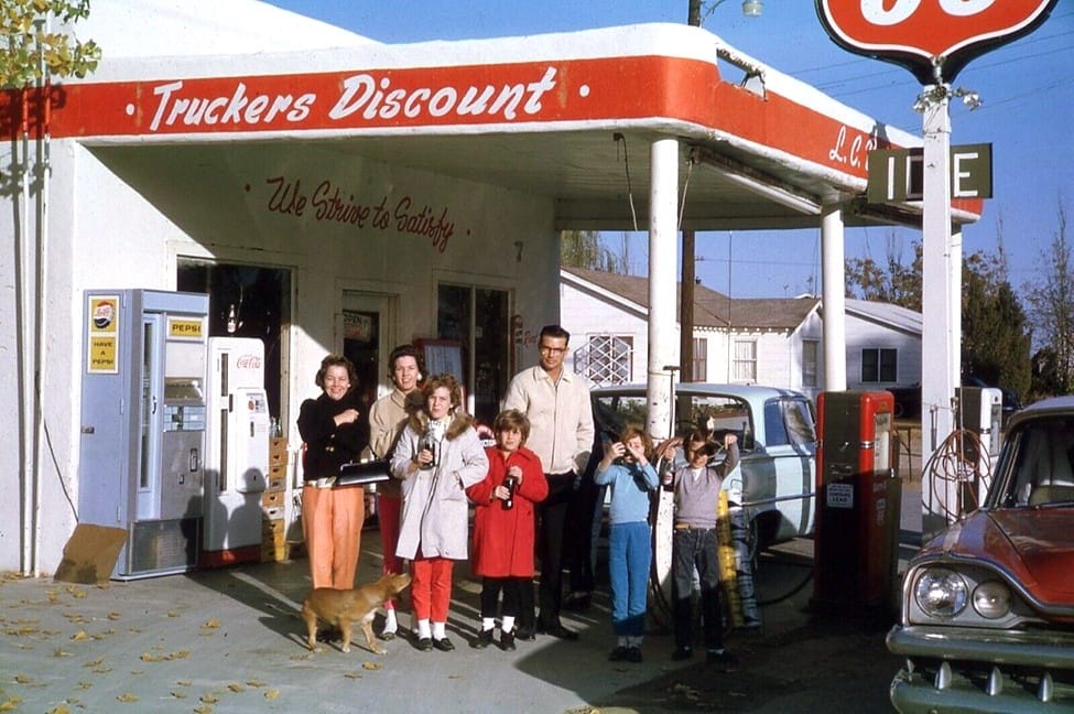 Fill 'Er Up! - Classic Gas Stations In The '50s, & '60s 1 upload 2025 3 31 6 55 23