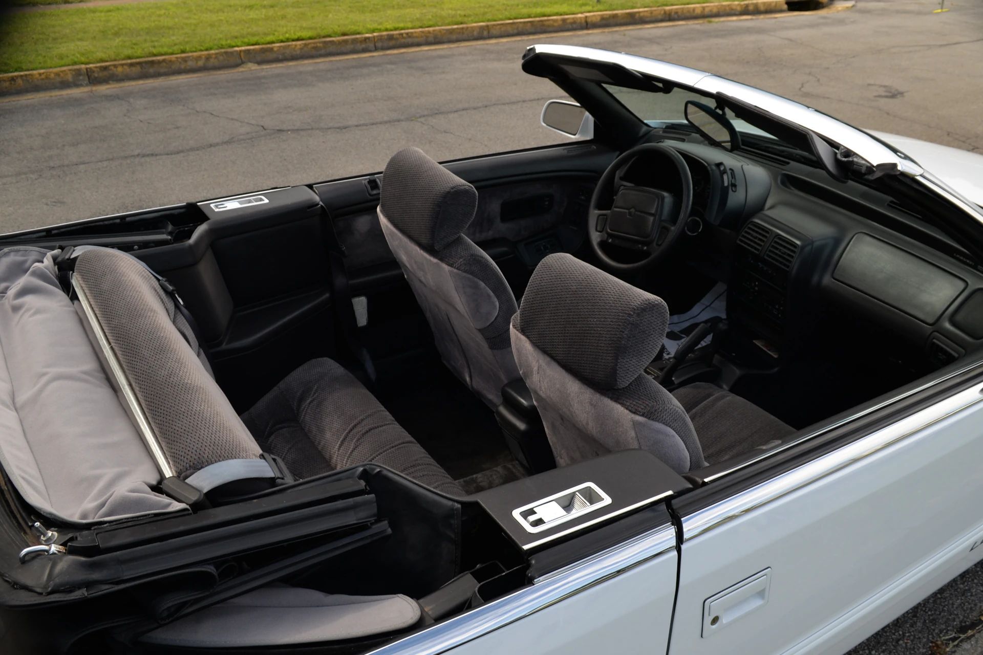 1994–1995 Chrysler LeBaron GTC Convertible – A Rental Car Favorite Nears Its Final Curtain 4 Gray cloth seats of a 1994 or 1995 Chrysler LeBaron convertible with the top down