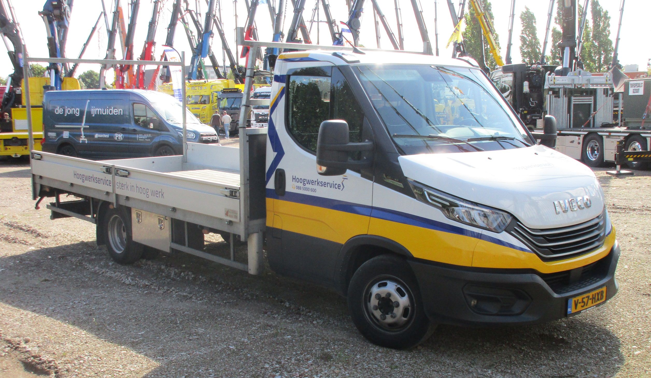 CC Global: 2024 Iveco Daily 40-180 (40C18) Hi-Matic - Keepin' a Lo-Profile 8 Hoogwerkservice - 2024 Iveco Daily 40-180 Hi-Matic flatbed truck - 7