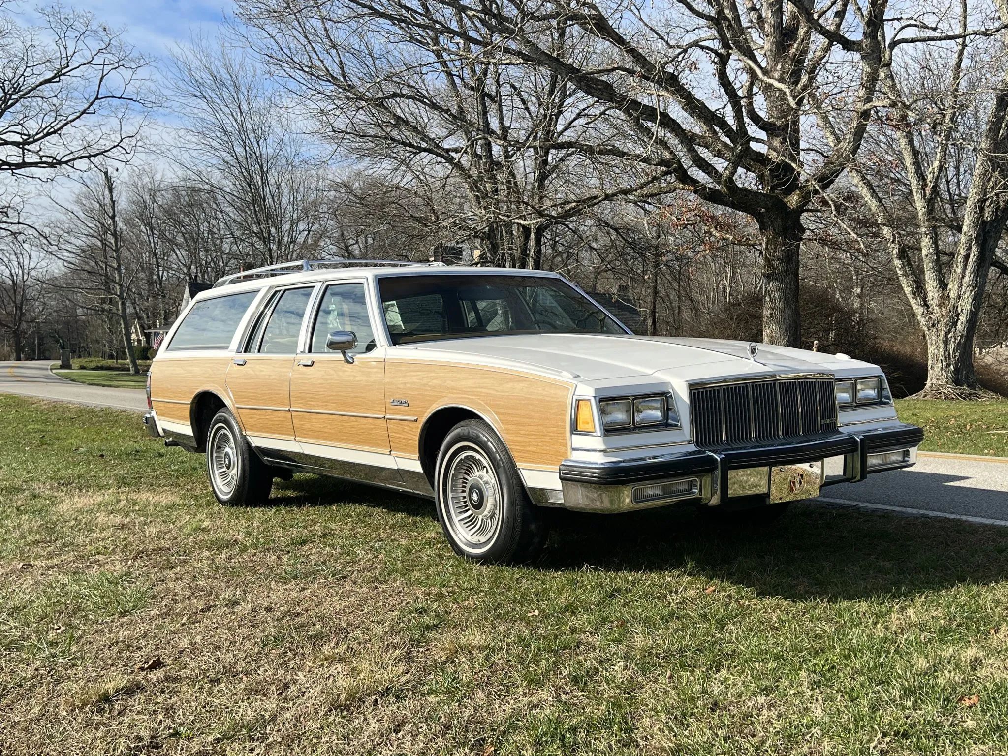 1990 Buick Estate Wagon: Luxurious Family Hauler The Old-Fashioned Way 4 Right front 3q view of a white 1988 Buick Electra Estate Wagon