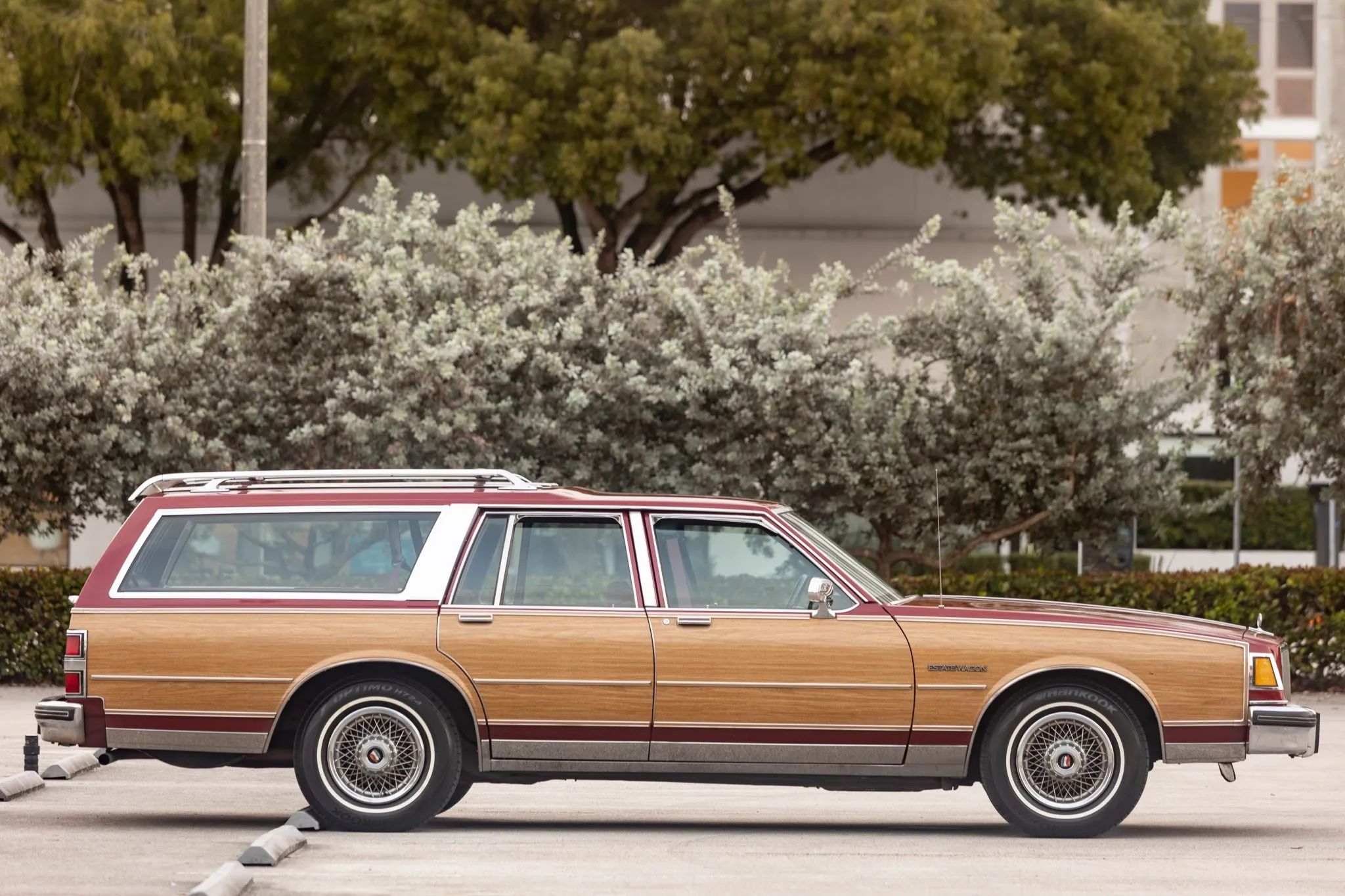 1990 Buick Estate Wagon: Luxurious Family Hauler The Old-Fashioned Way 8 Right side view of a red 1990 Buick Estate Wagon