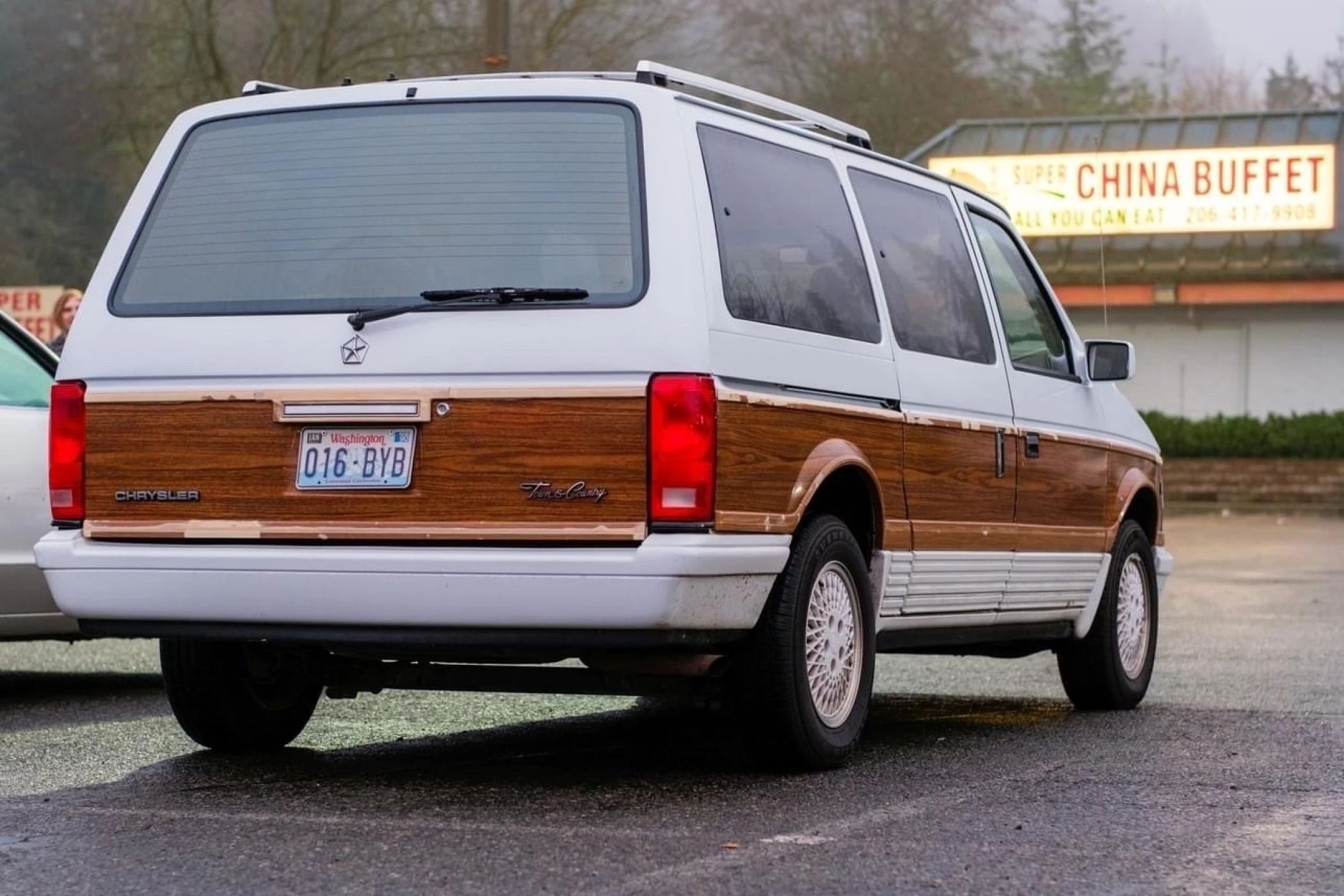 1990 Buick Estate Wagon: Luxurious Family Hauler The Old-Fashioned Way 22 Right rear 3q view of a white 1990 Chrysler Town & Country minivan