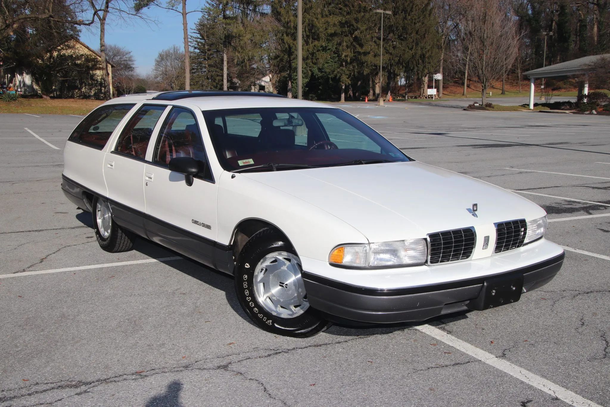 1990 Buick Estate Wagon: Luxurious Family Hauler The Old-Fashioned Way 27 Right front 3q view of a white 1991 Oldsmobile Custom Cruiser station wagon