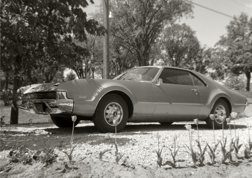 Vintage Photos Of Oldsmobile During Its Golden Era – 1960s–1970s 9 Captura de pantalla 2025 06 06 00.53.44