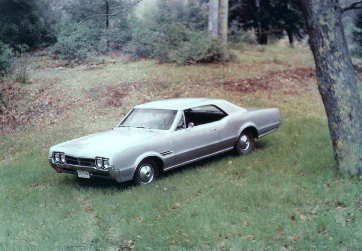 Vintage Photos Of Oldsmobile During Its Golden Era – 1960s–1970s 8 Captura de pantalla 2025 08 22 23.08.52