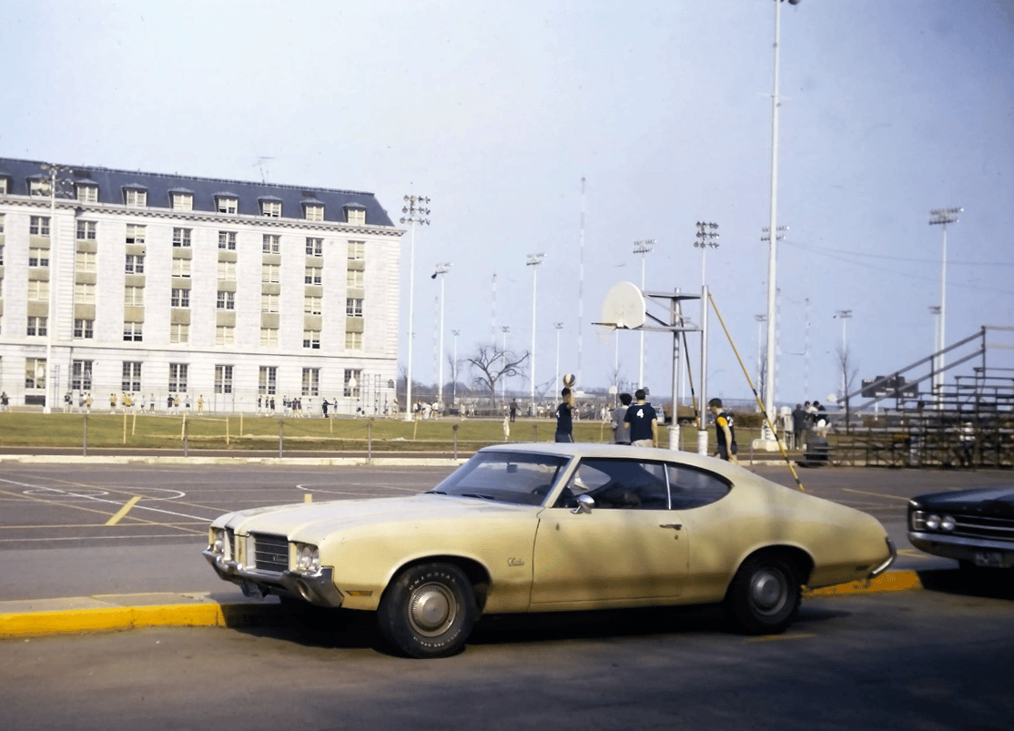 Classic American Fastbacks Of The 1960s & 1970s In Vintage Photos 9 Captura de pantalla 2025 08 22 23.15.40