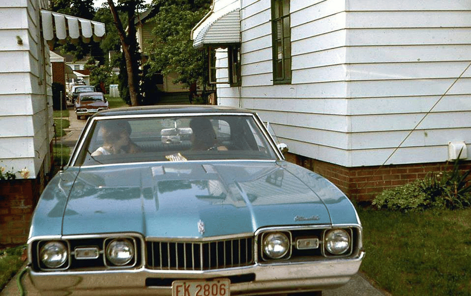 Vintage Photos Of Oldsmobile During Its Golden Era – 1960s–1970s 11 Captura de pantalla 2025 10 10 17.09.46